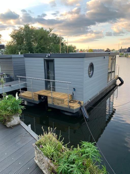 Unique New Houseboat Moored 4 Apartment Zwartsluis Exterior foto